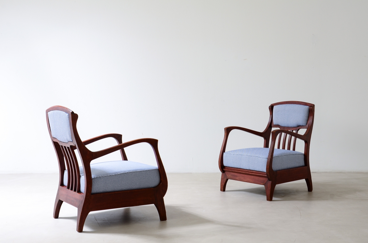 Eugenio Quarti, Pair of elegant shaped wood armchairs