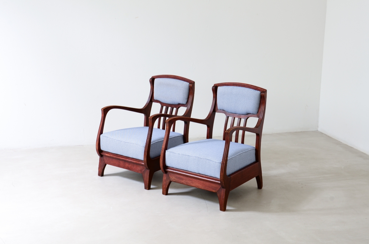 Eugenio Quarti, Pair of elegant shaped wood armchairs