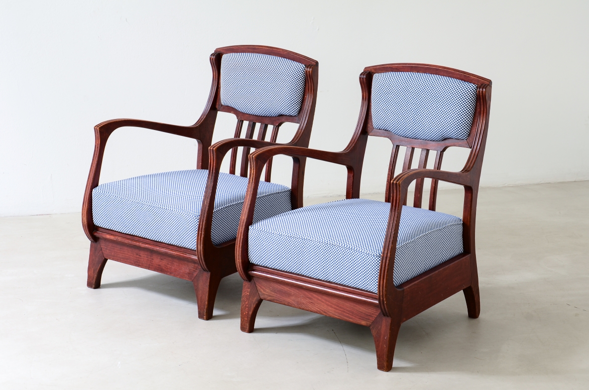 Eugenio Quarti, Pair of elegant shaped wood armchairs