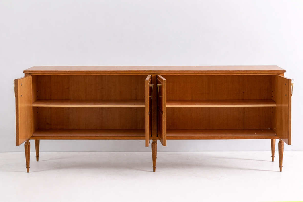 Paolo Buffa (1903-1970) Large four-door blond oak cabinet Made around 1950.