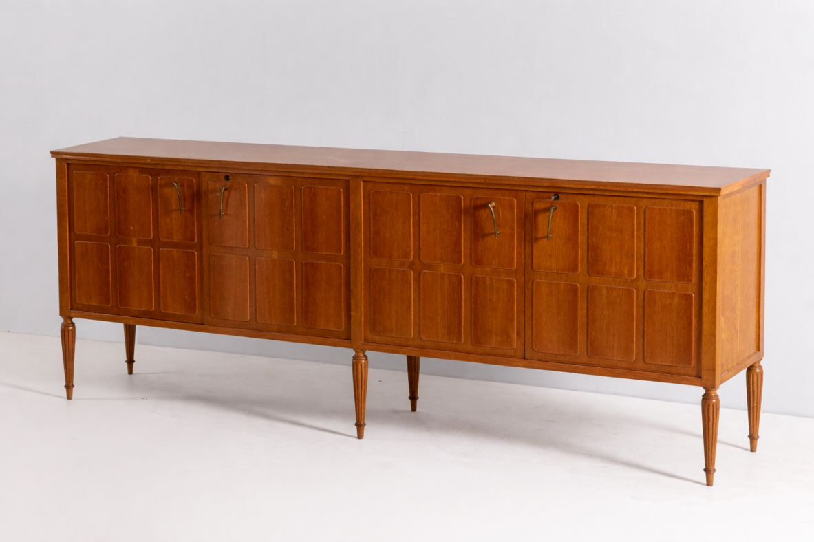 Paolo Buffa (1903-1970) Large four-door blond oak cabinet Made around 1950.