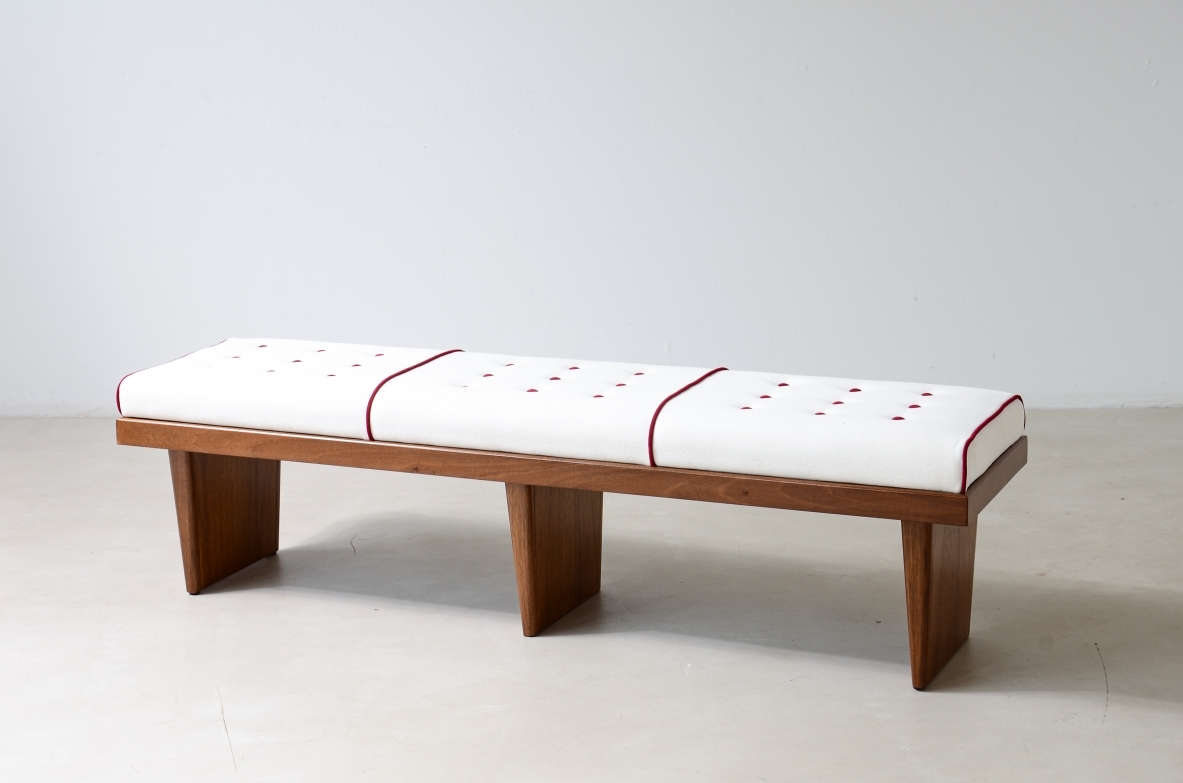 Panca con struttura in legno a tre montanti 1950