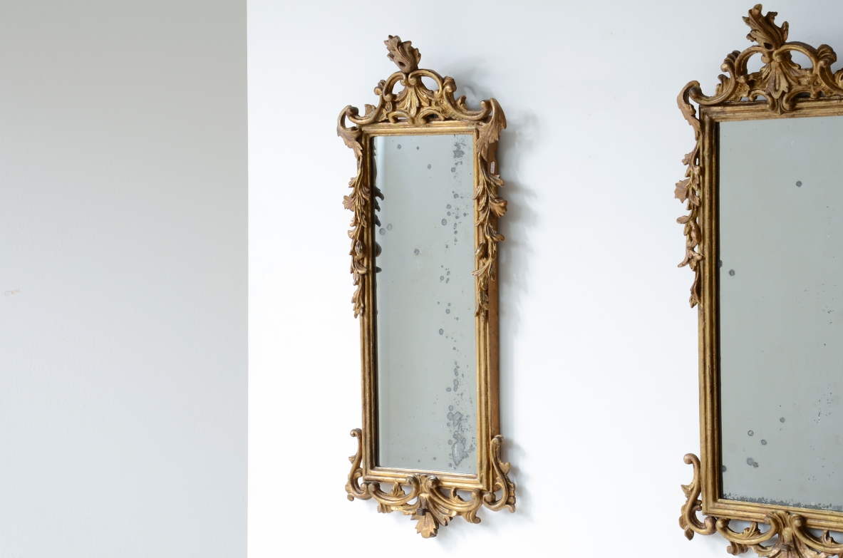 Pair of very refined and elegant carved and gilded wooden mirrors, 1730-1750
