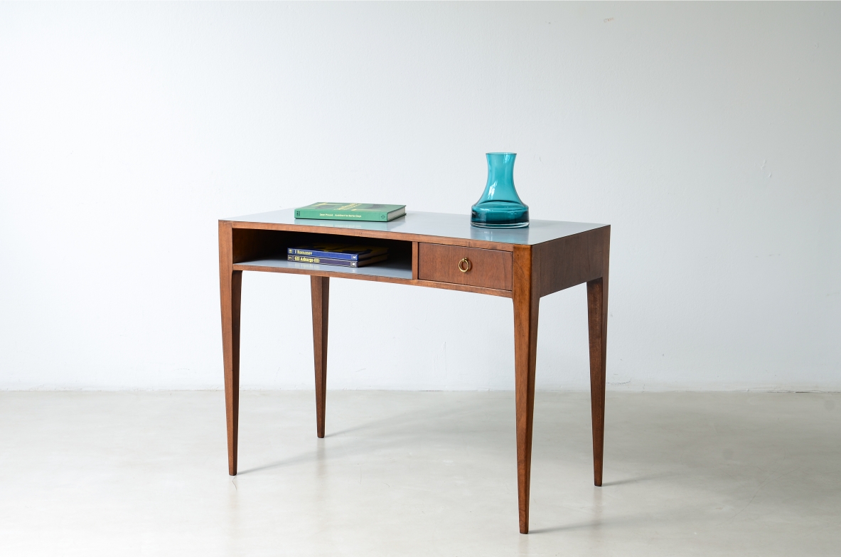 Small walnut centerpiece desk in the Ponti style Italian manufacture, ca. 1955.