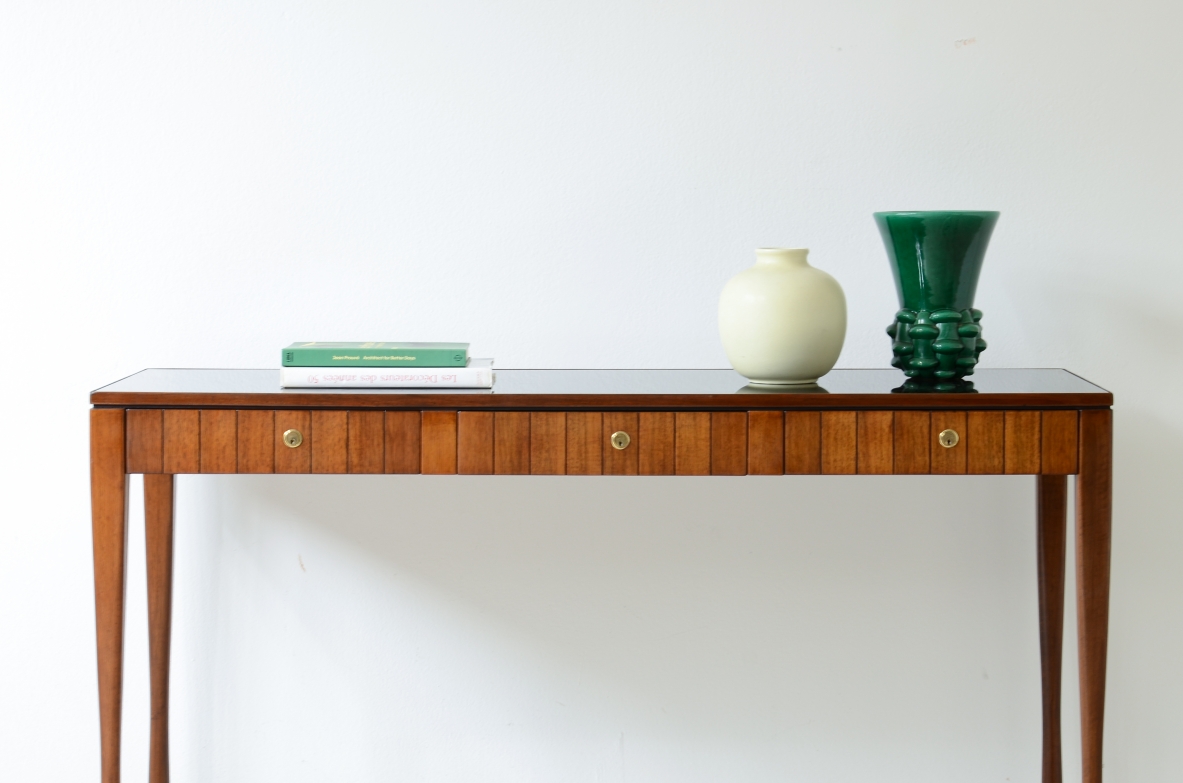 Centerpiece desk with drawers on the front and turned legs. Italian manufacture, ca. 1955.
