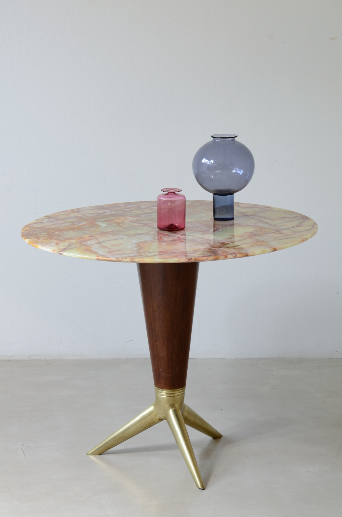 Raro tavolo con base in legno tornito, Isa Bergamo, 1950ca.