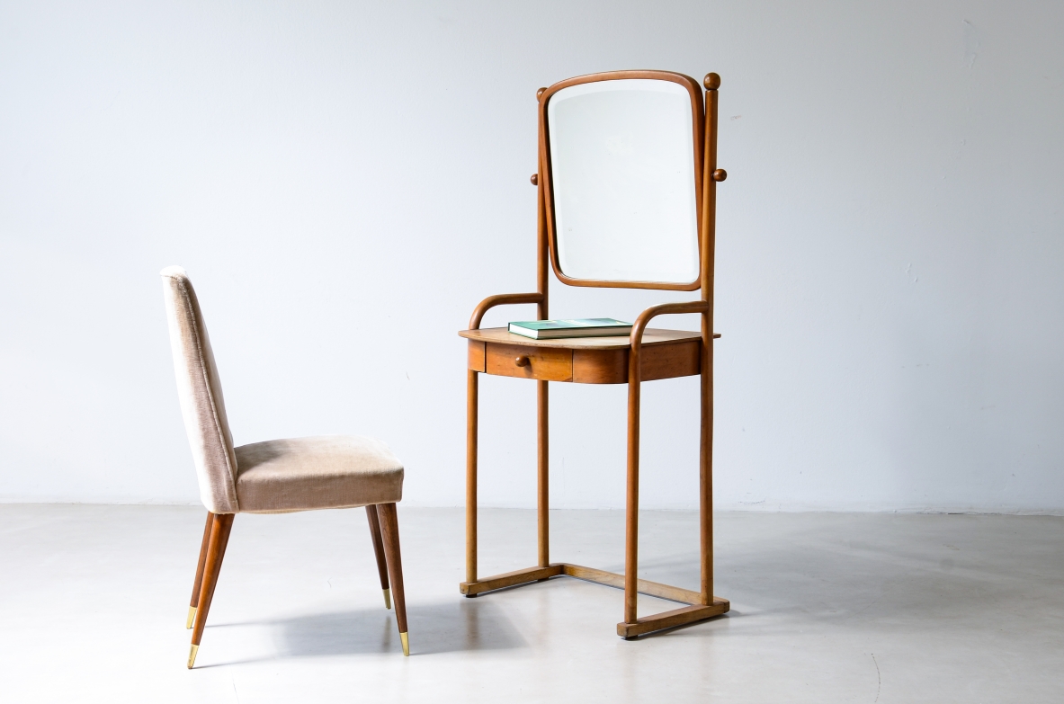 Jacob & Josef Kohn  Elegante mobile da trucco in legno curvato. Vienna, 1910 ca.