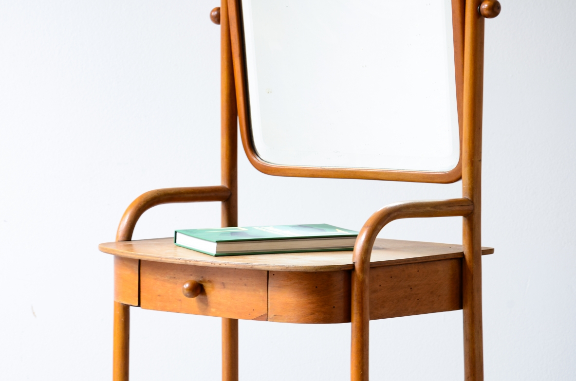 Jacob & Josef Kohn  Elegante mobile da trucco in legno curvato. Vienna, 1910 ca.