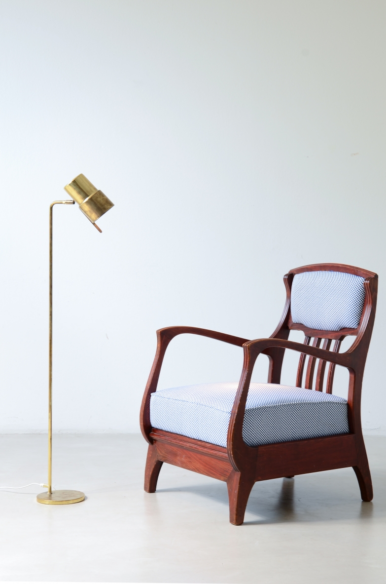 Floor lamp brass atmosphere