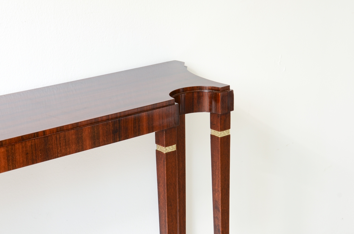 Paolo Buffa console in noce con piano elegantemente sagomato. Manifattura Serafino Arrighi, Italia, 1950ca.