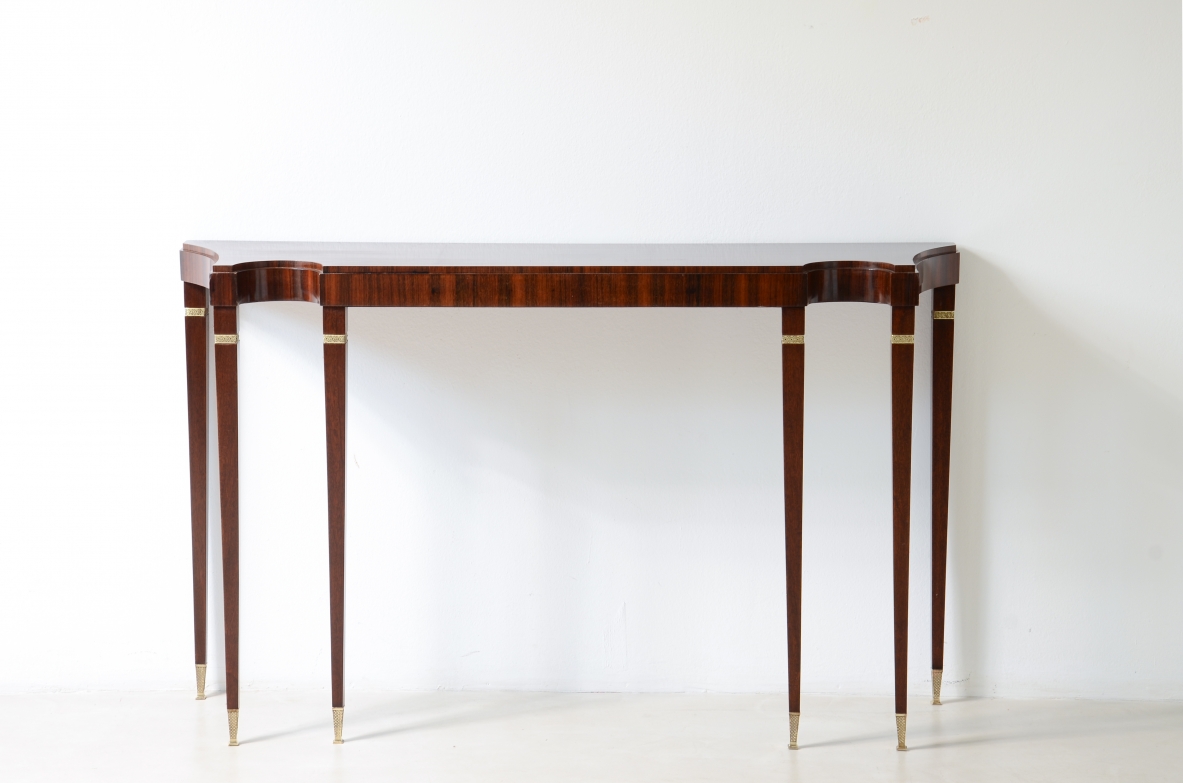 Paolo Buffa console in noce con piano elegantemente sagomato. Manifattura Serafino Arrighi, Italia, 1950ca.