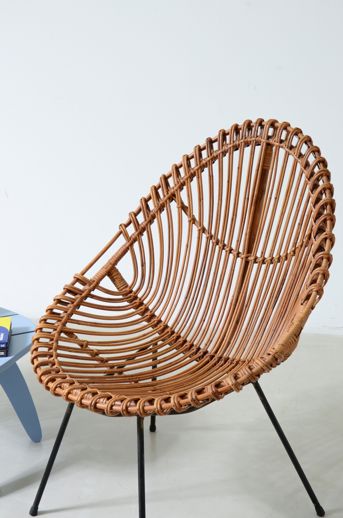 Coppia di poltroncine a pozzetto in rattan curvato, Bonacina Italia, 1950ca.