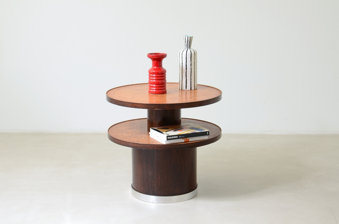 Pedestal table with a turned central base. Italian manufacture, ca. 1925.