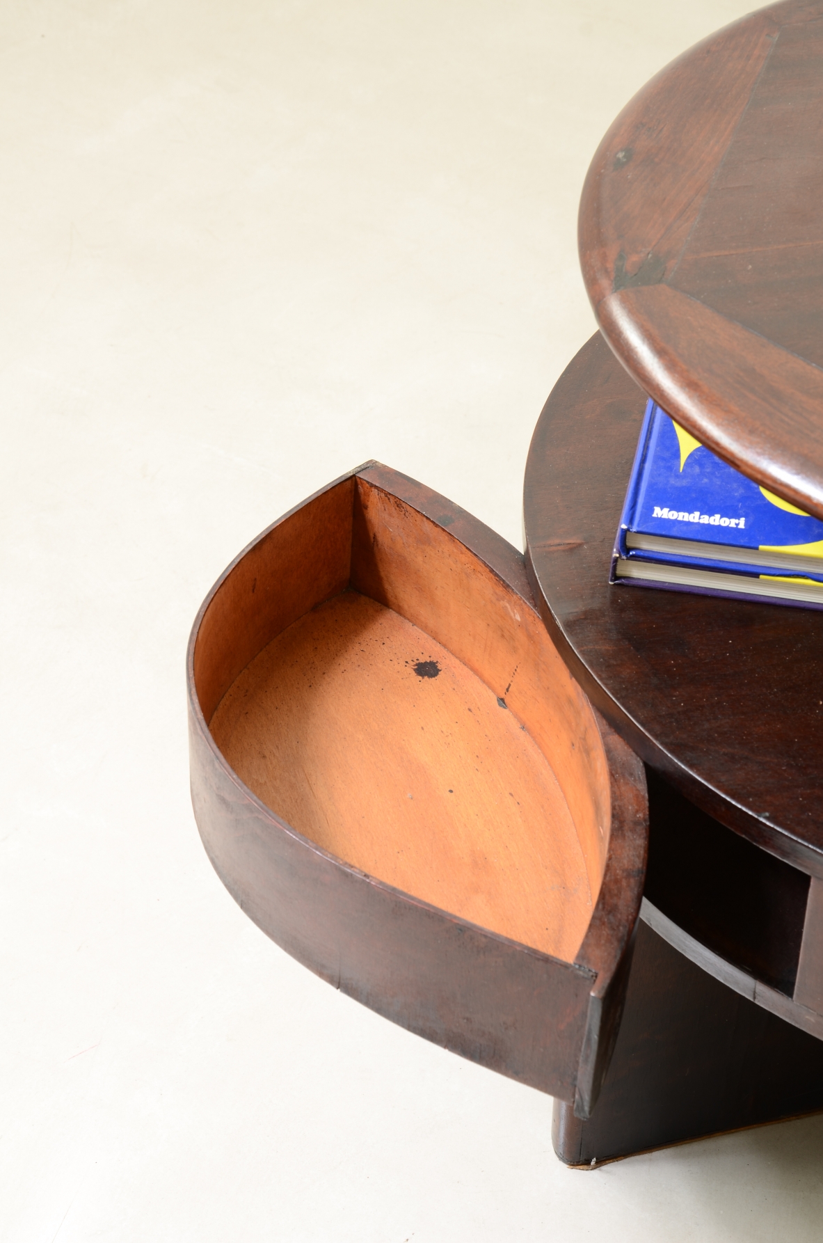 Coffee table with a cross-shaped base, and four beautiful fan-shaped drawers, Italy 1930