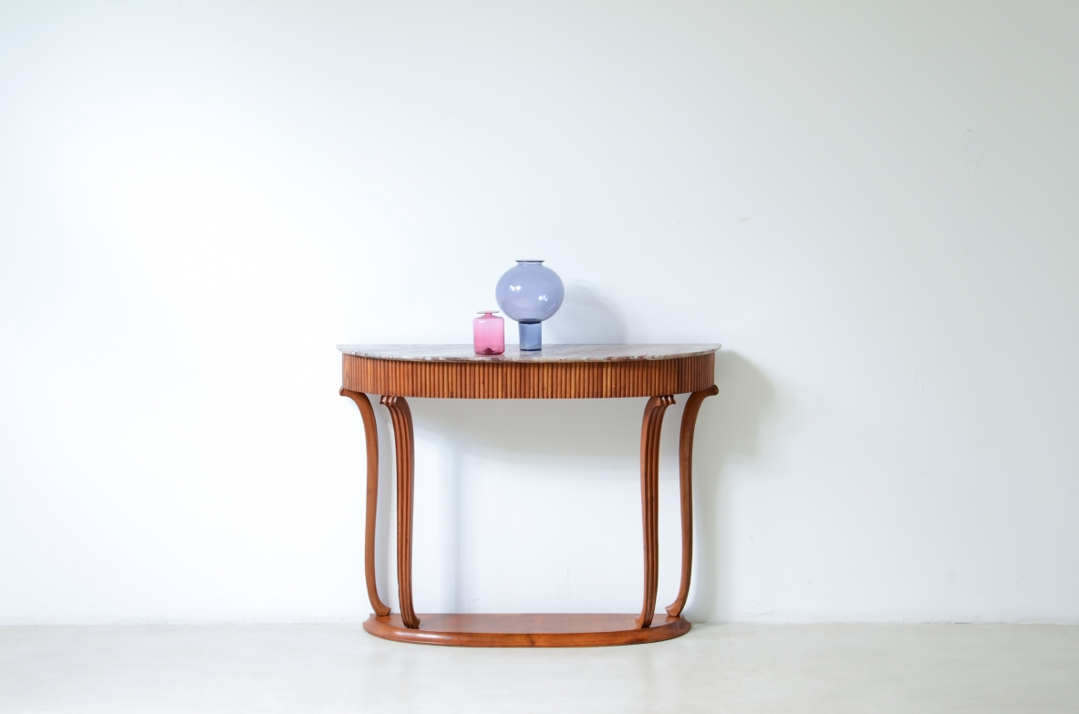 Elegante console con fascia in legno grissinato, Attribuzione Paolo Buffa, manifattura italiana, 1940ca.