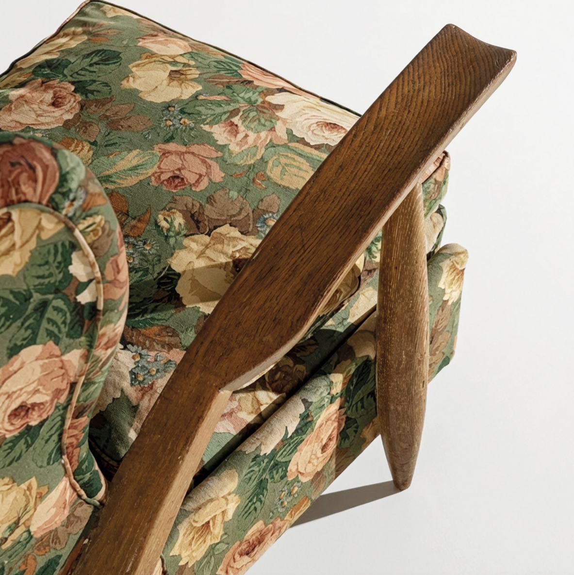 Very elegant bergère armchair in cerusé oak. Manufactured by Guglielmo Pecorini & Co., 1940.
