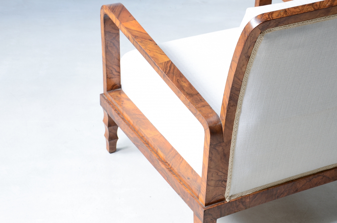 Coppia di eleganti poltrone in radica di noce. Manifattura italiana anni 30. Nello stile di Emilio Lancia/Gio Ponti