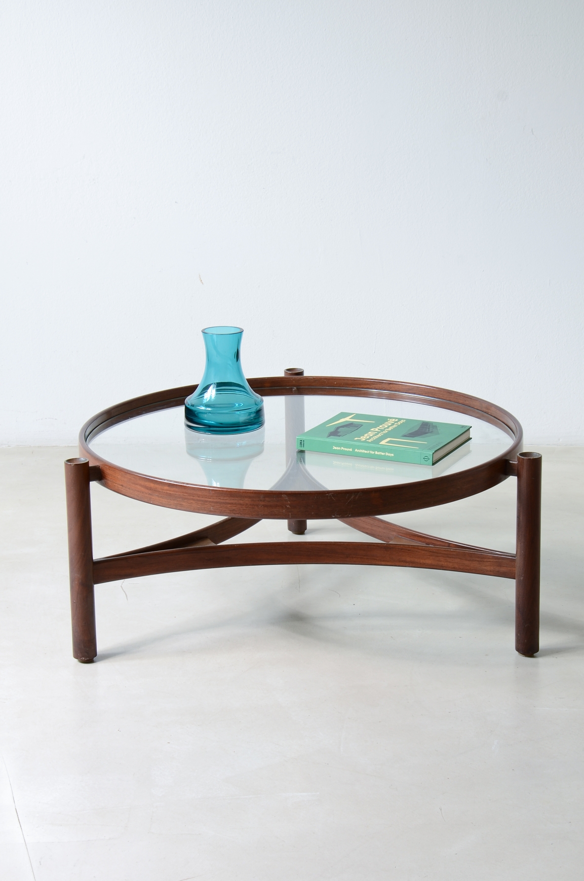 Gianfranco Frattini, Large bentwood coffee table with three turned leg. Cassina manufacture