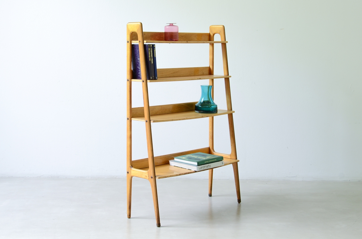 Small bookcase in blond maple, Italian manufacture, circa 1950