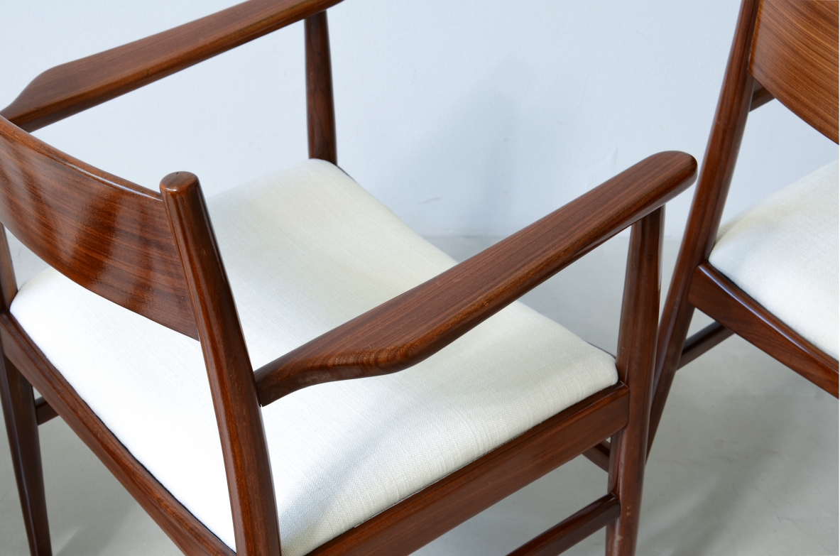 Raro set di 8 eleganti poltroncine in  legno di tek sagomato. Manifattura L.Jacobsen, 1960ca.