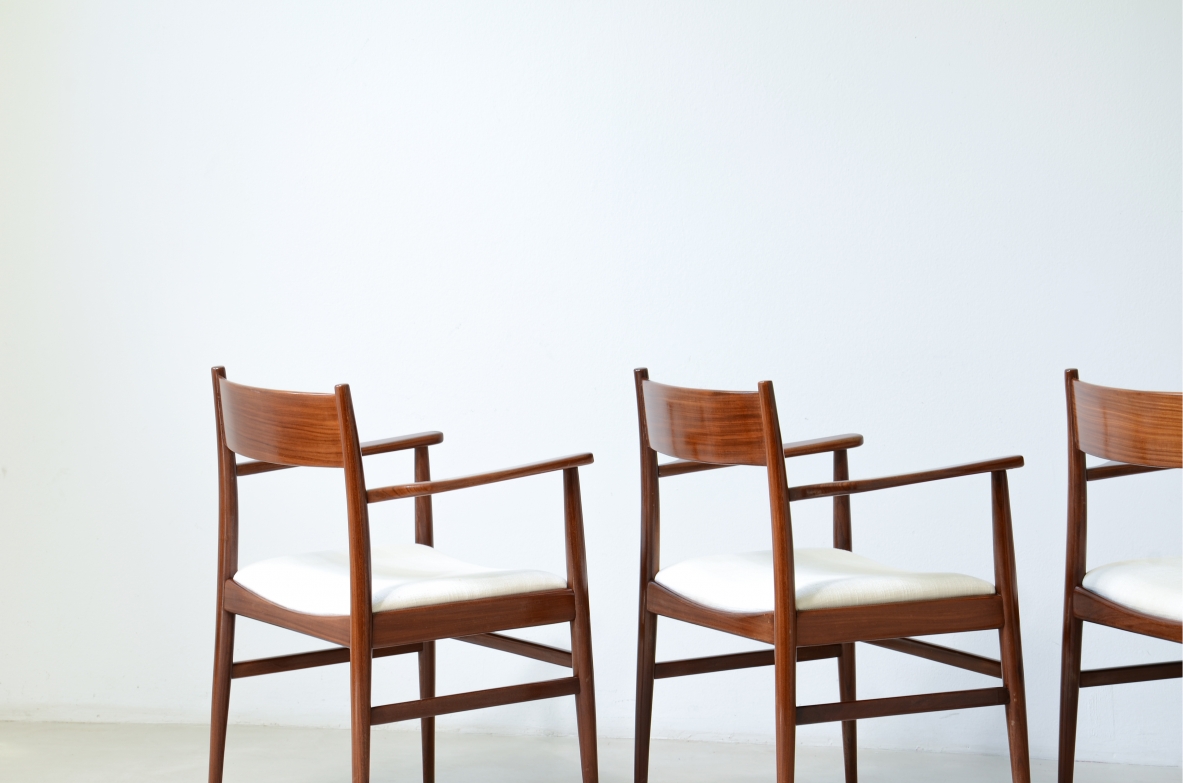 Raro set di 8 eleganti poltroncine in  legno di tek sagomato. Manifattura L.Jacobsen, 1960ca.