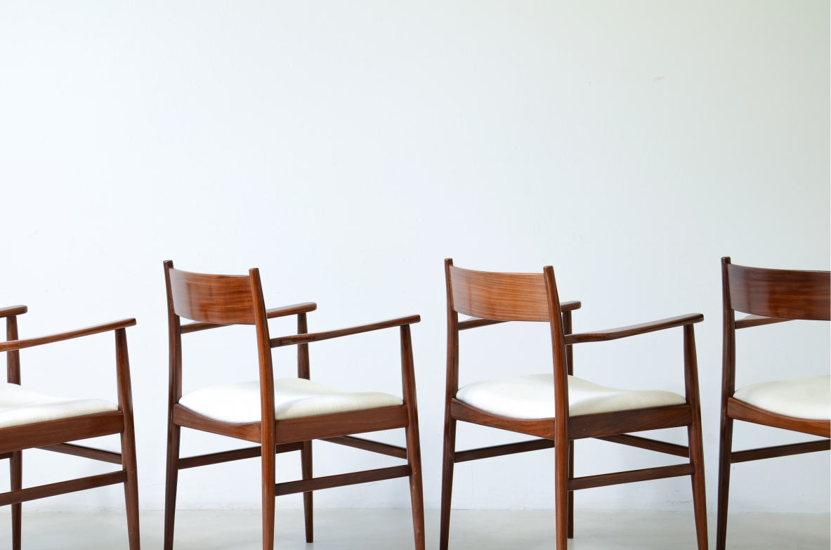 Raro set di 8 eleganti poltroncine in  legno di tek sagomato. Manifattura L.Jacobsen, 1960ca.