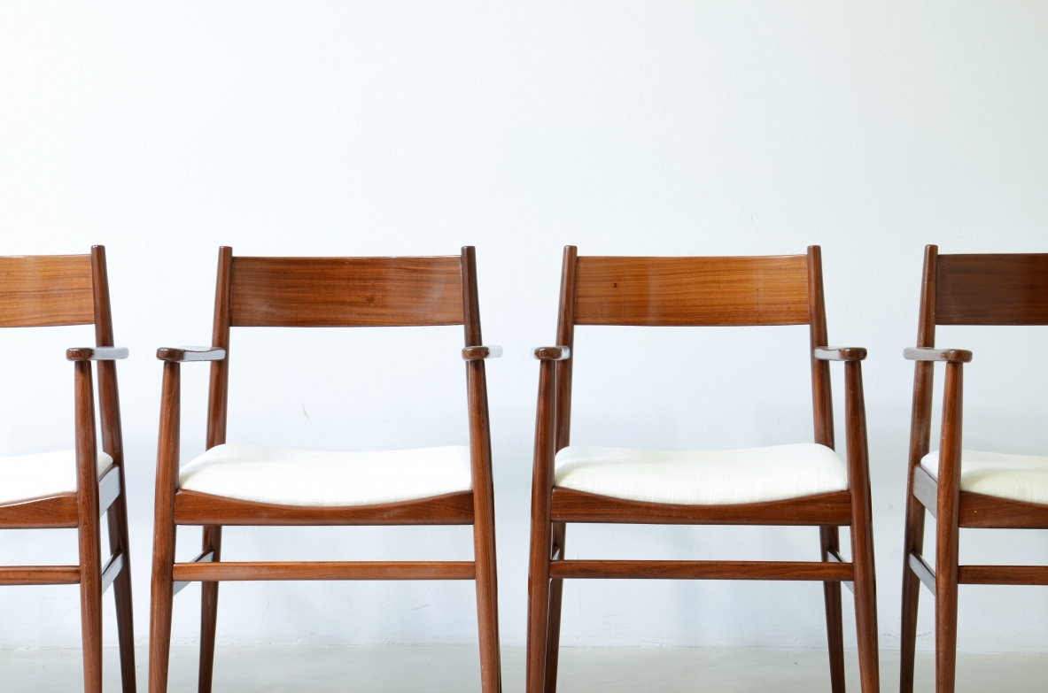 Raro set di 8 eleganti poltroncine in  legno di tek sagomato. Manifattura L.Jacobsen, 1960ca.