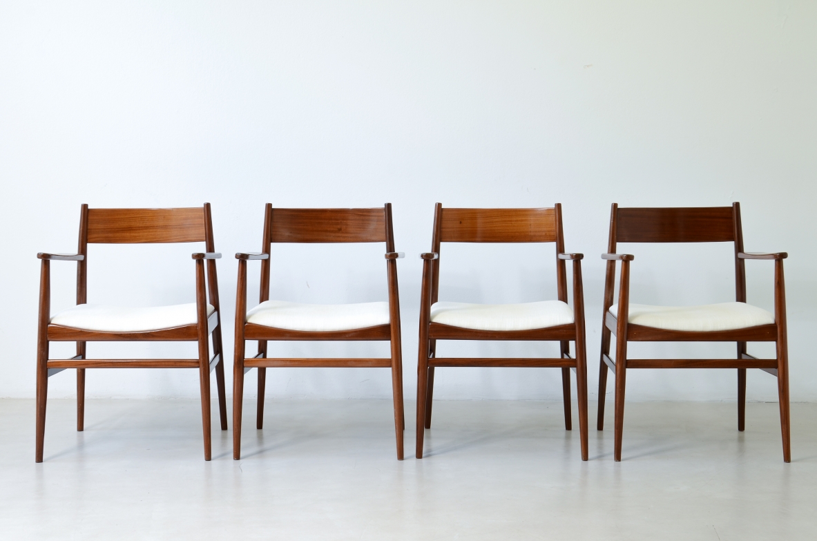 Raro set di 8 eleganti poltroncine in  legno di tek sagomato. Manifattura L.Jacobsen, 1960ca.