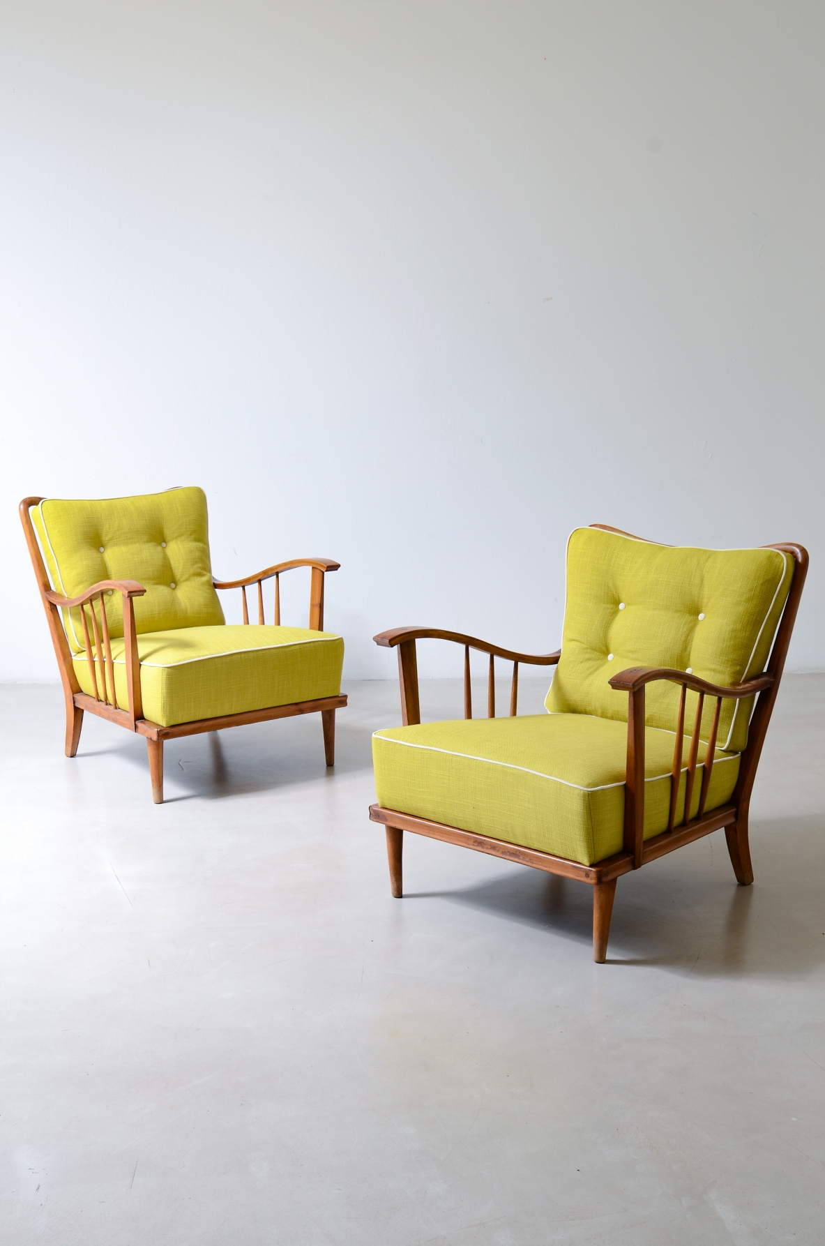 Gianni Albertini, Pair of cherry wood armchairs, Italian Manufacture, ca.1950.