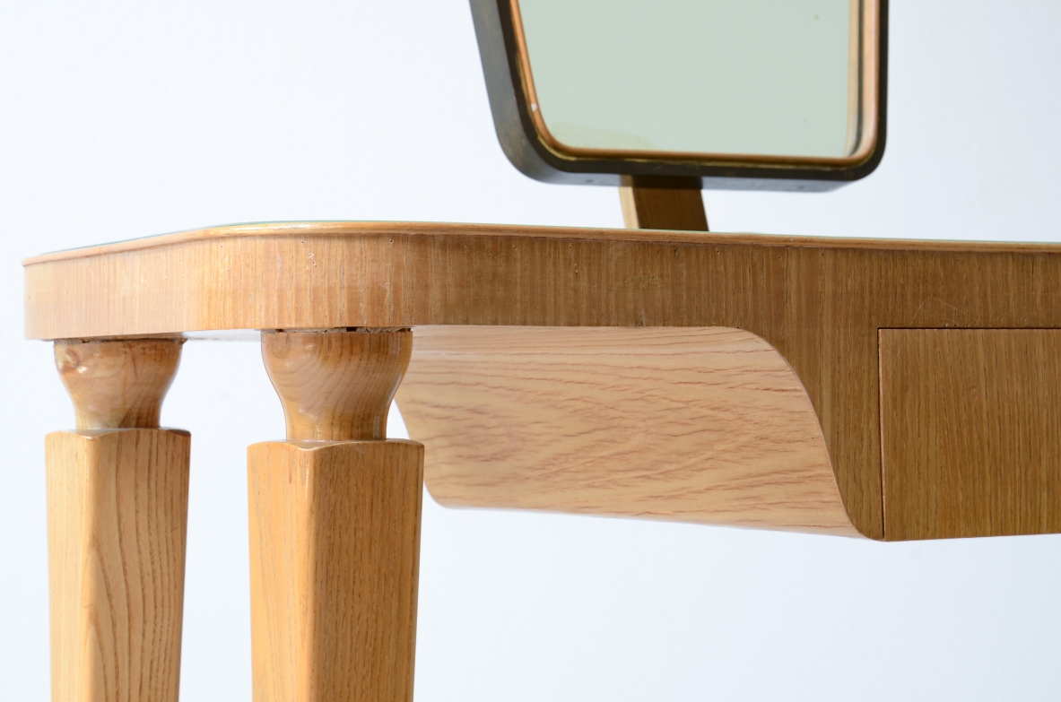 Elegante console toilette in frassino con cassetto sagomato. Manifattura italiana 1940ca.