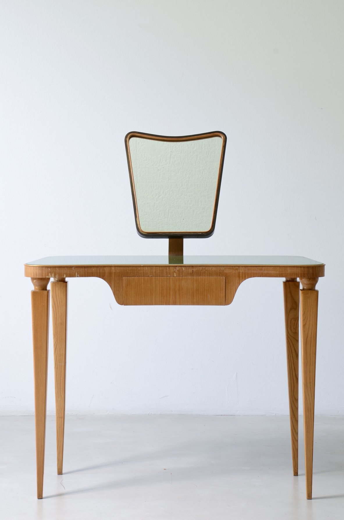 Elegante console toilette in frassino con cassetto sagomato. Manifattura italiana 1940ca.