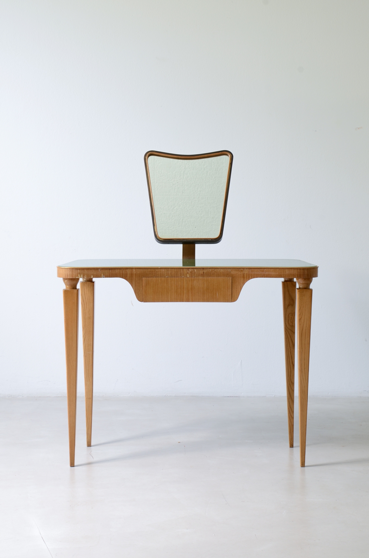 Elegante console toilette in frassino con cassetto sagomato. Manifattura italiana 1940ca.