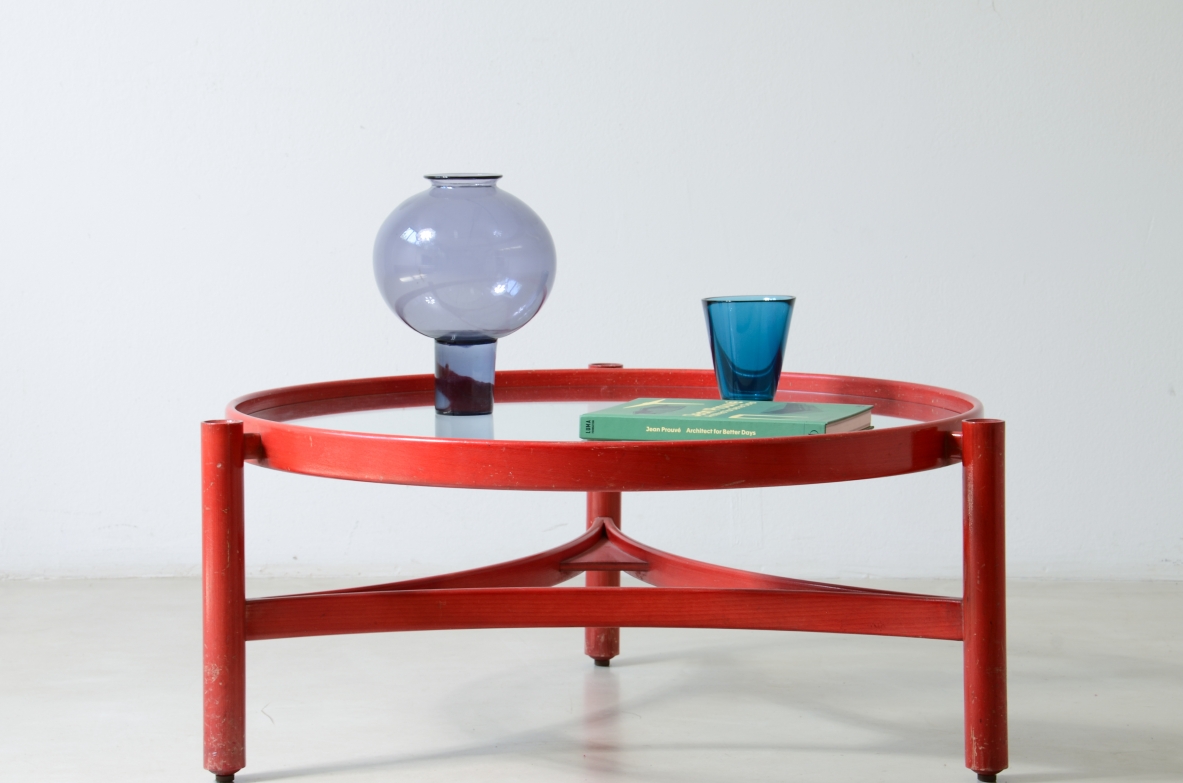 Gianfranco Frattini Raro modello di tavolino in legno curvato tinto all anilina rossa Manifattura Cassina, 1965ca.
