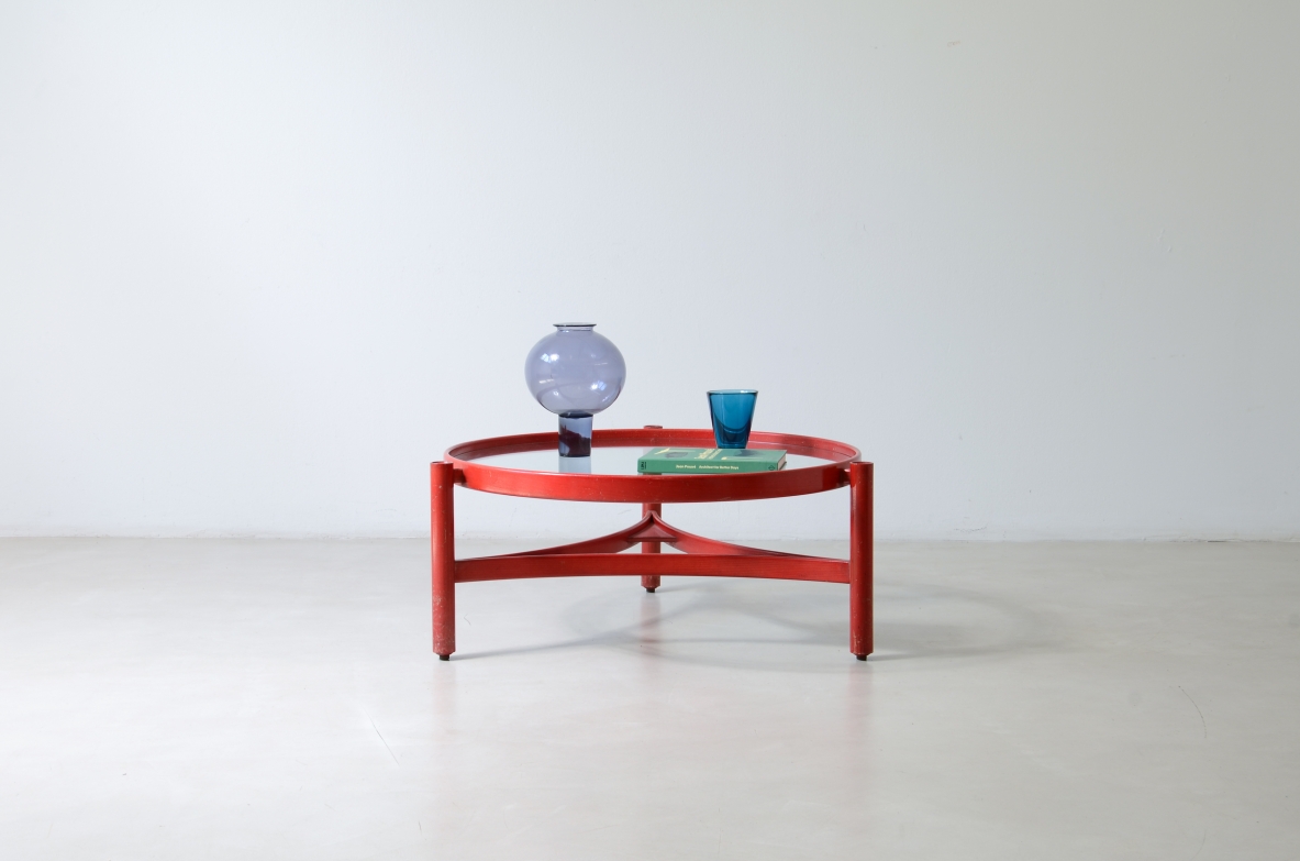 Gianfranco Frattini Raro modello di tavolino in legno curvato. Cassina 1965