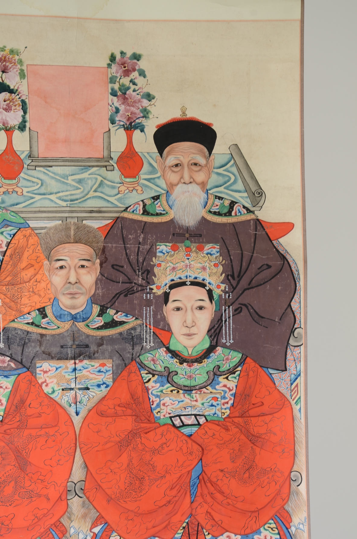 Large portrait of a Chinese aristocratic family. Tempera and pigments on paper, China, second half of the 19th century.