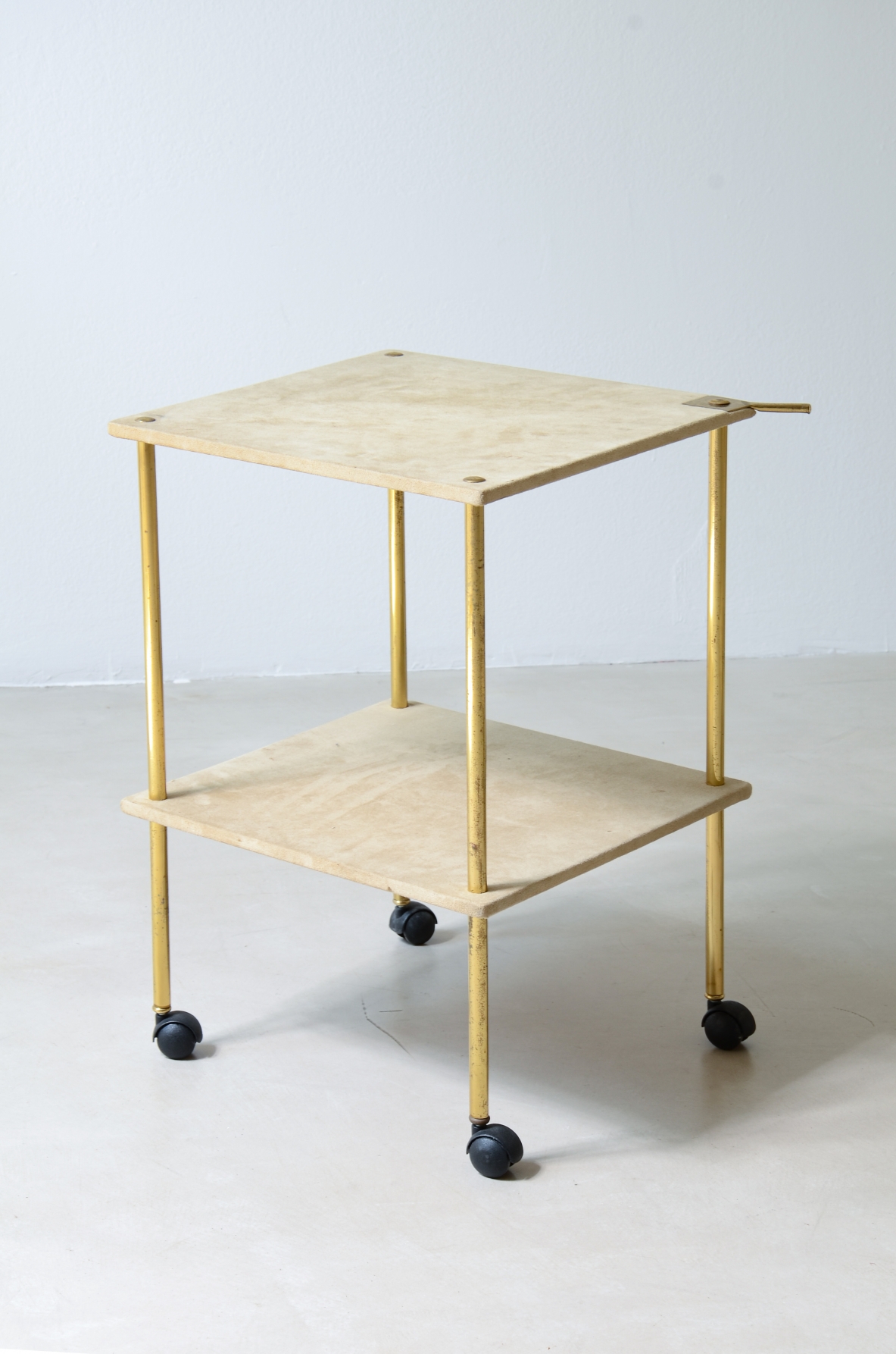 Ignazio Gardella/Luigi Caccia Dominioni, Coppia di tavolini in ottone Azucena 1955