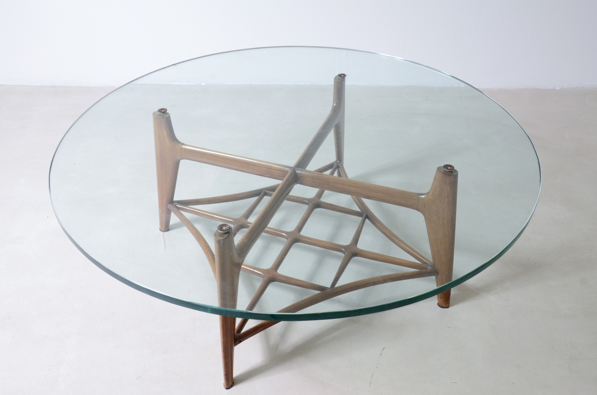 Splendid low table with four shaped wooden legs, Attributed to Gio Ponti, 1955