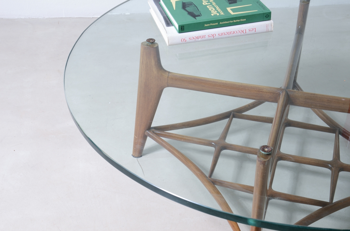 Splendid low table with four shaped wooden legs, Attributed to Gio Ponti, 1955