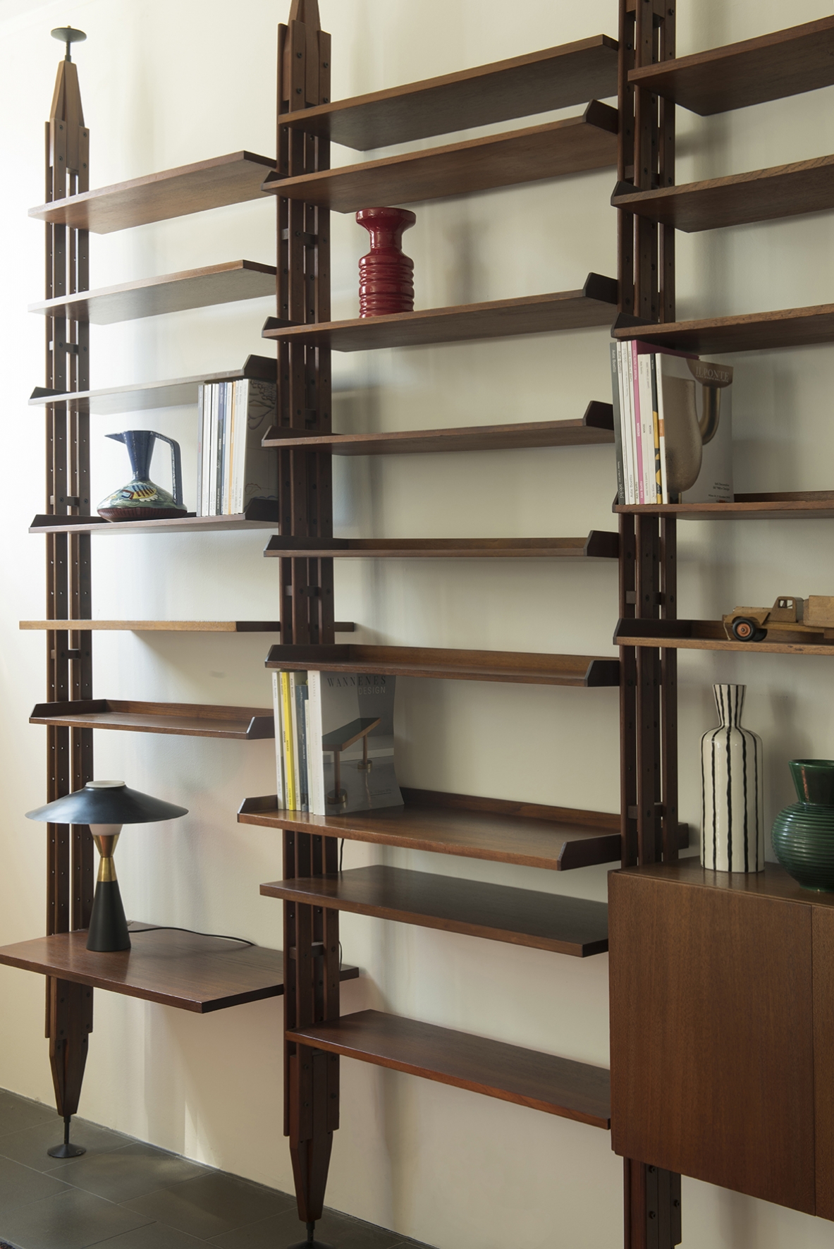 Franco Albini libreria infinito a 6 campate, 32 ripiani, Poggi 1958
