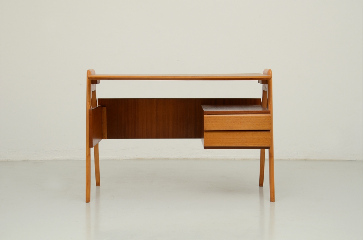1950's Italian writing table in oak.
