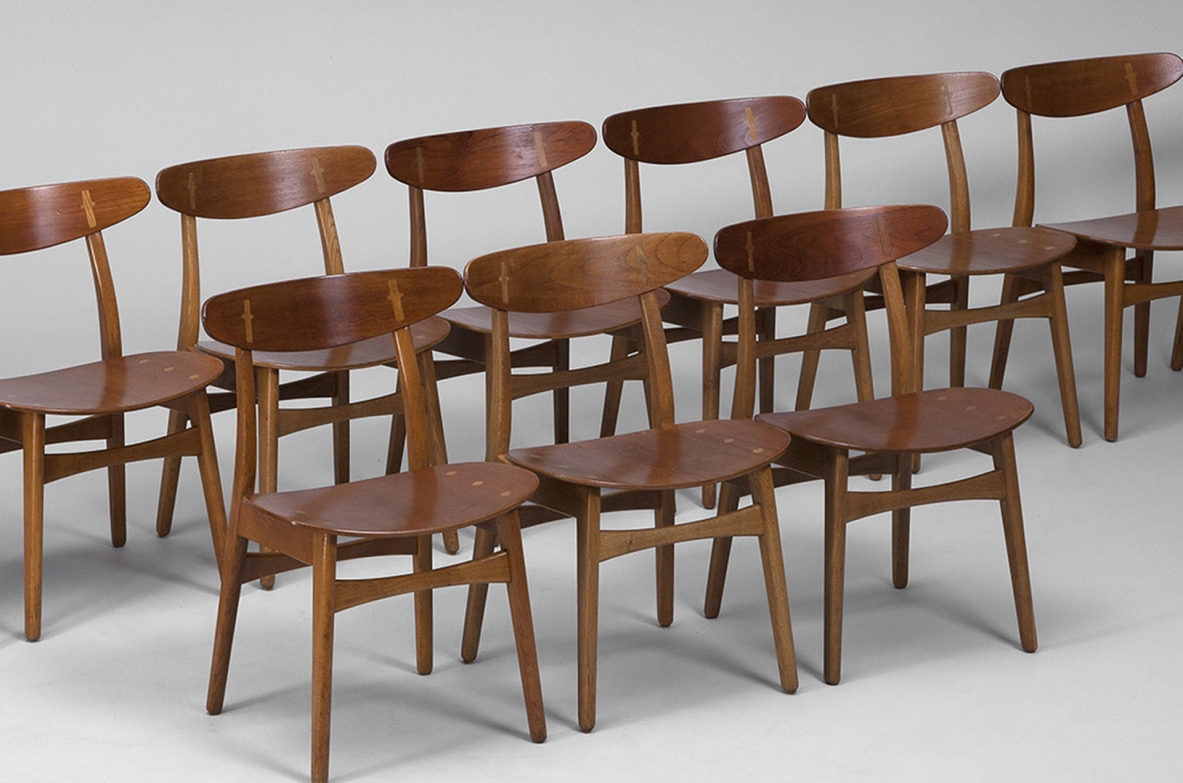 CH30 chairs in oak designed by Hans Wegner
