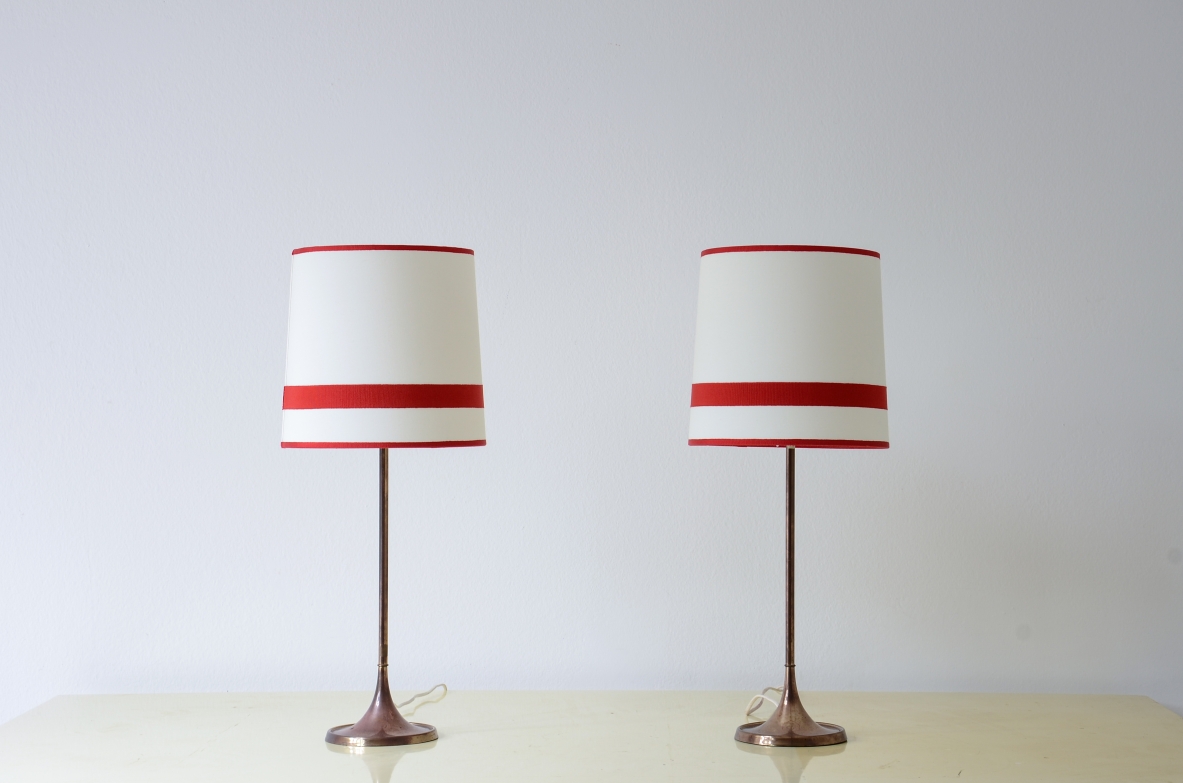 Coppia di eleganti lampade piccole  da tavolo in ottone, Svezia 1960c