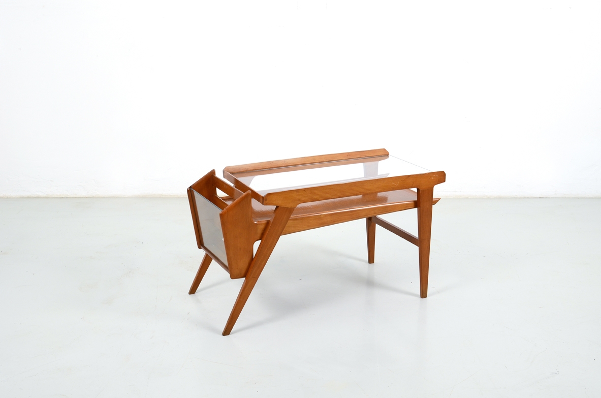 Beautiful two-tiered mahogany coffee table with magazine rack
