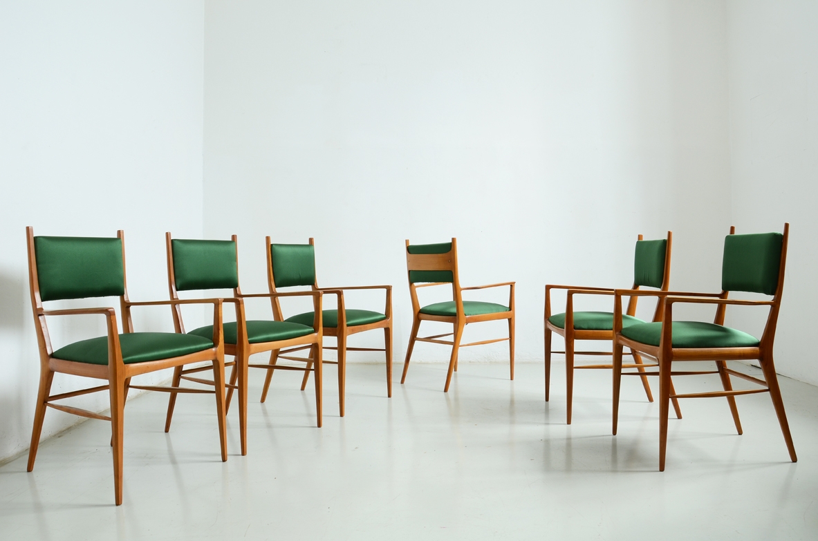 Elegant group of 6 chairs in cherry wood, with satin seat and back, 1950s.