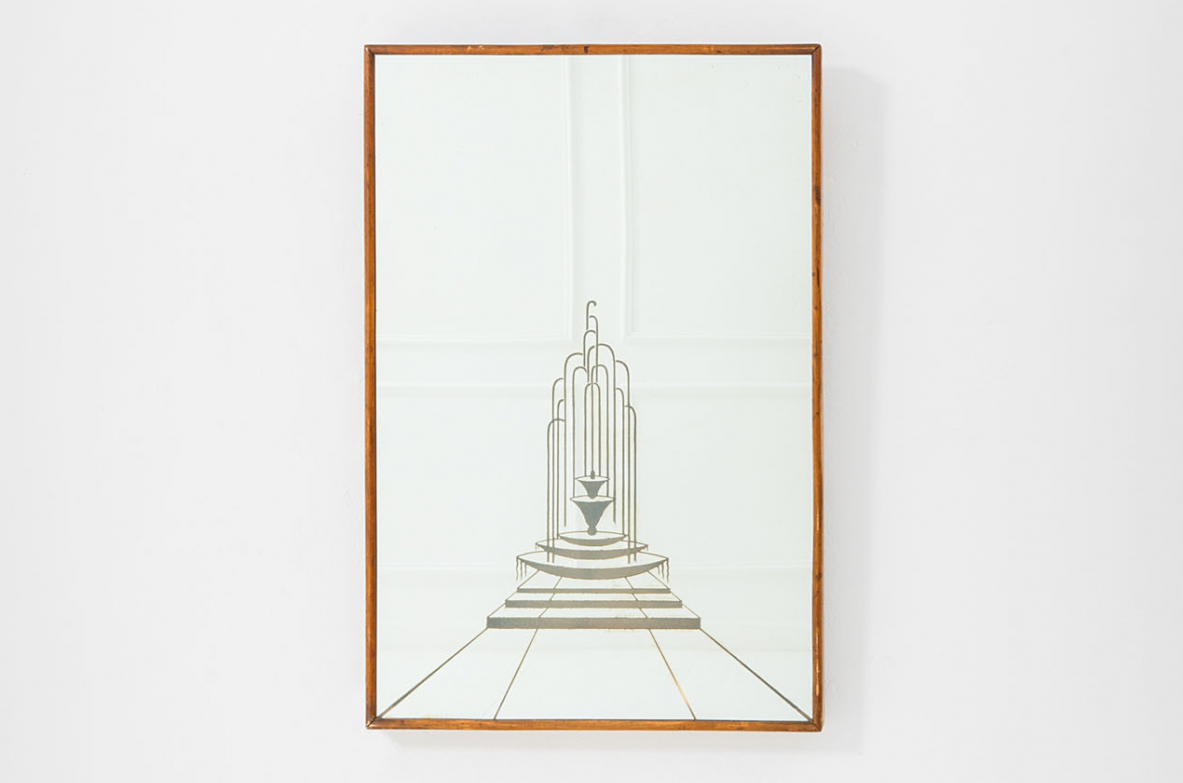 Splendida specchiera da parete retroilluminata realizzata in legno e cristallo decorato a getto di sabbia specchiato. Italia, 1930ca.
