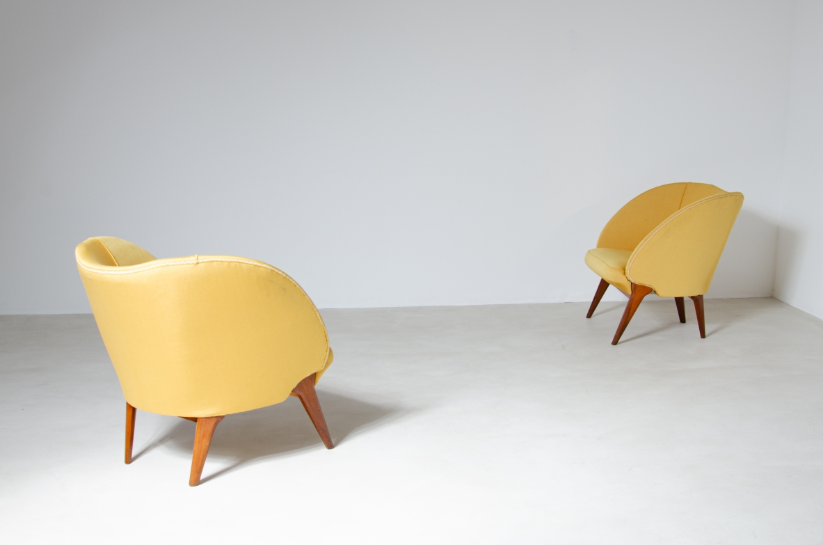 Federico Munari, coppia di poltrone con schienale curvo. 1950