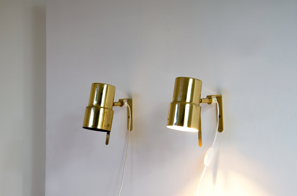 Hans-Agne Jackobsson, due coppie di applique cilindriche mod. V-324 in ottone.  Prod. Hans-Agne Jackobsson AB Markaryd, Svezia 1960ca.
