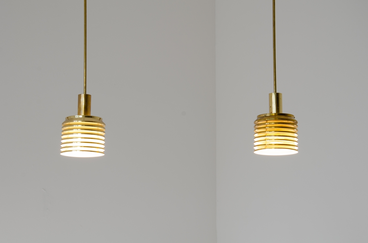 Hans-Agne Jakobsson. Coppia di lampade in ottone laminato. Prodotte da Markaryd, Svezia, 1960ca