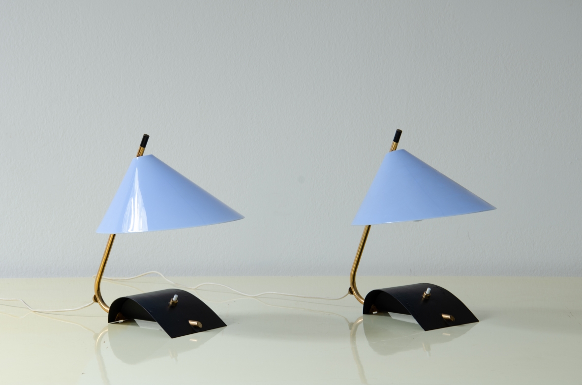 Coppia di lampade da tavolo in metallo e ottone. Produzione Stilnovo, 1950ca