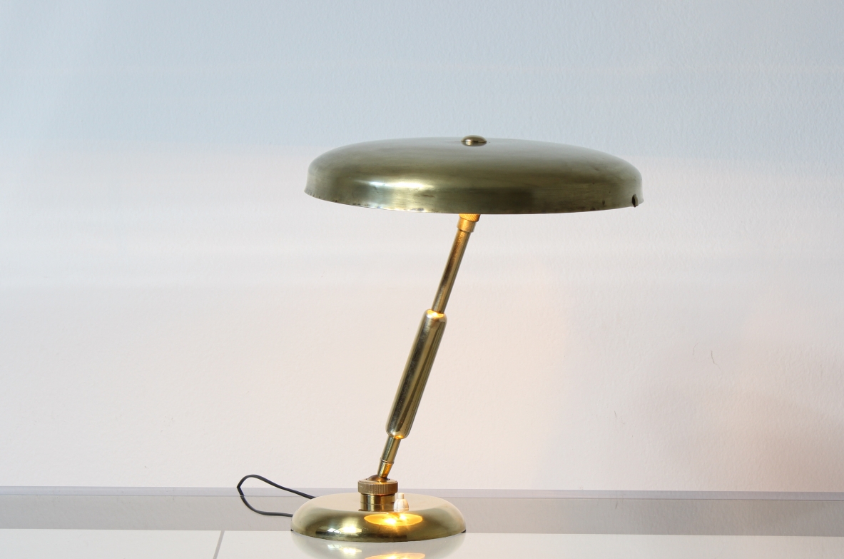 Lampada da tavolo in ottone. Manifattura italiana, 1940ca.